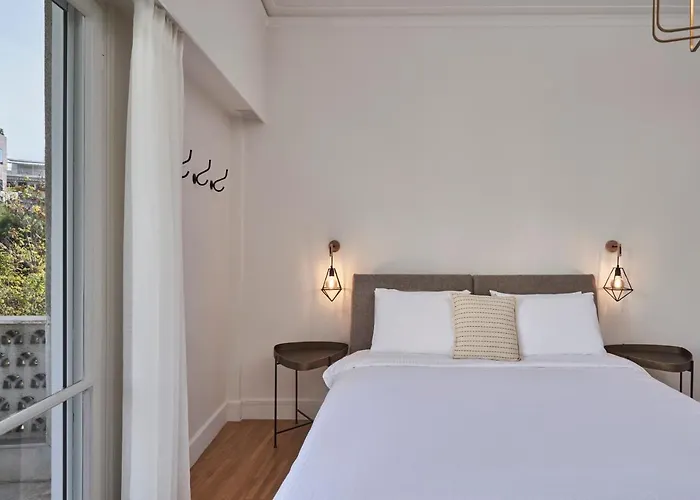Chic N Bright 3Bd Apt With Hilton View